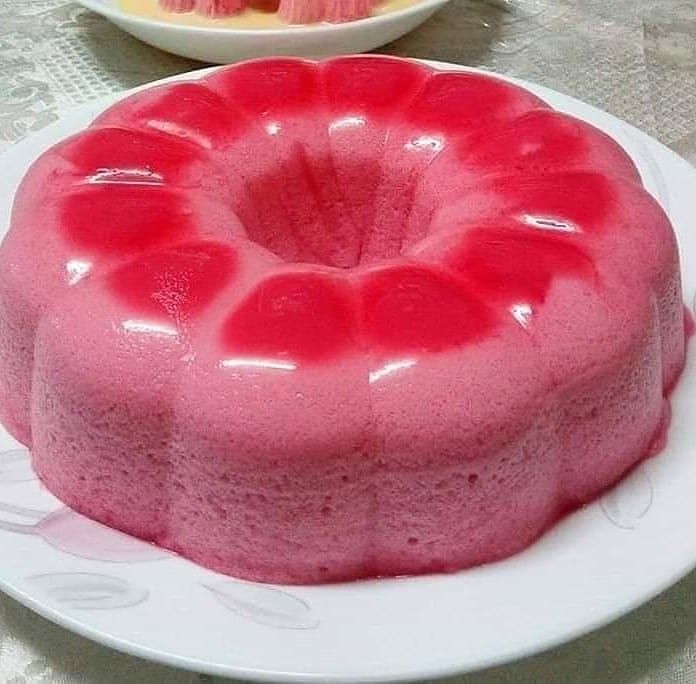 Foam Pudding with Custard Sauce