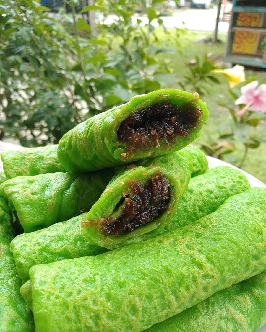 Pandan Crepe with Coconut Filling