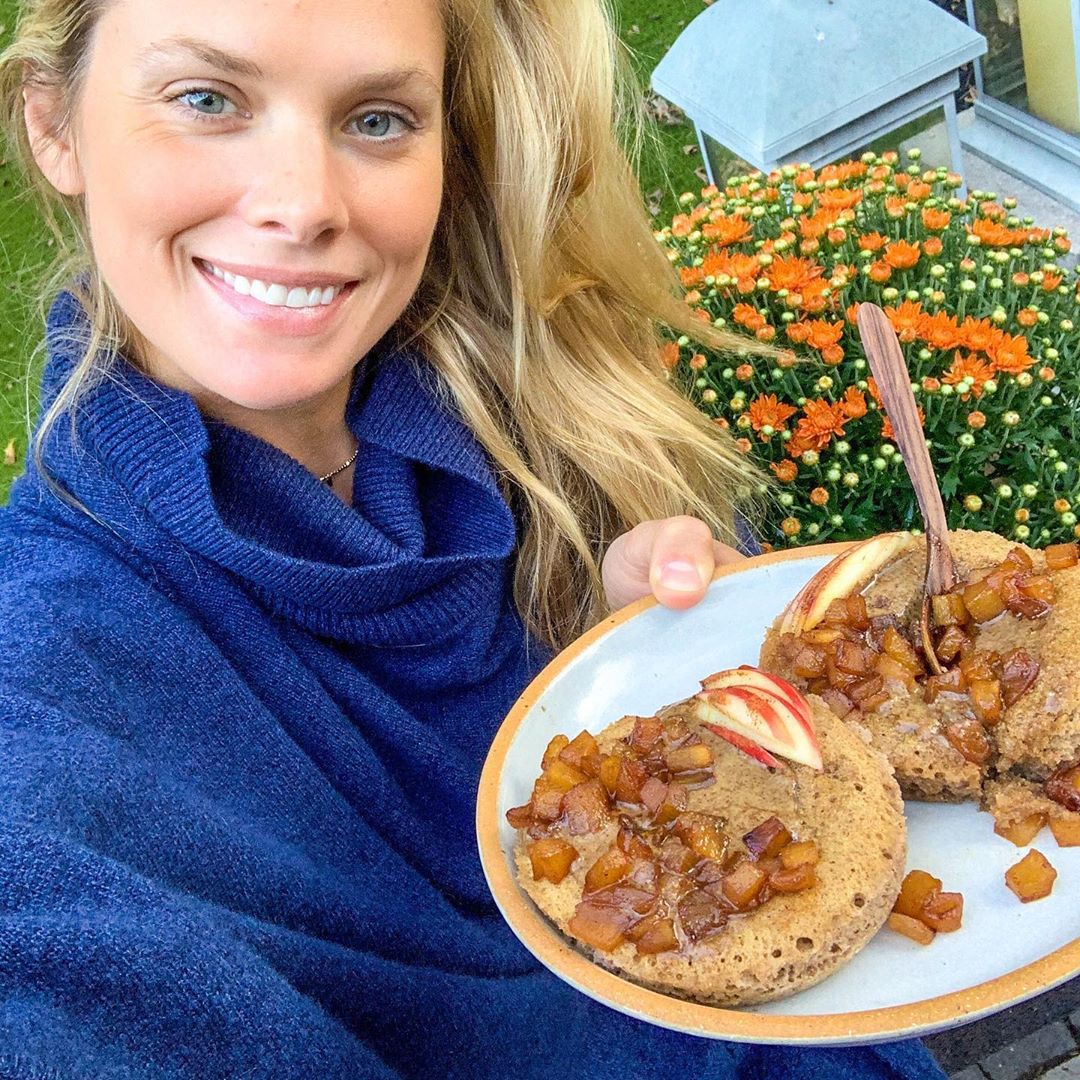 Grain-Free Cinnamon Roll Mug Cakes with Sautéed Apples