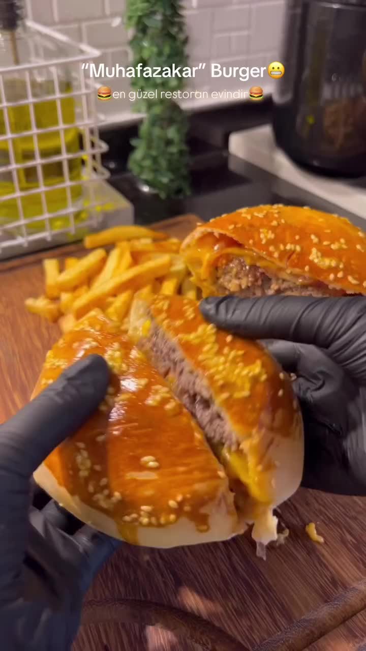 Stuffed Hamburger with Caramelized Onions
