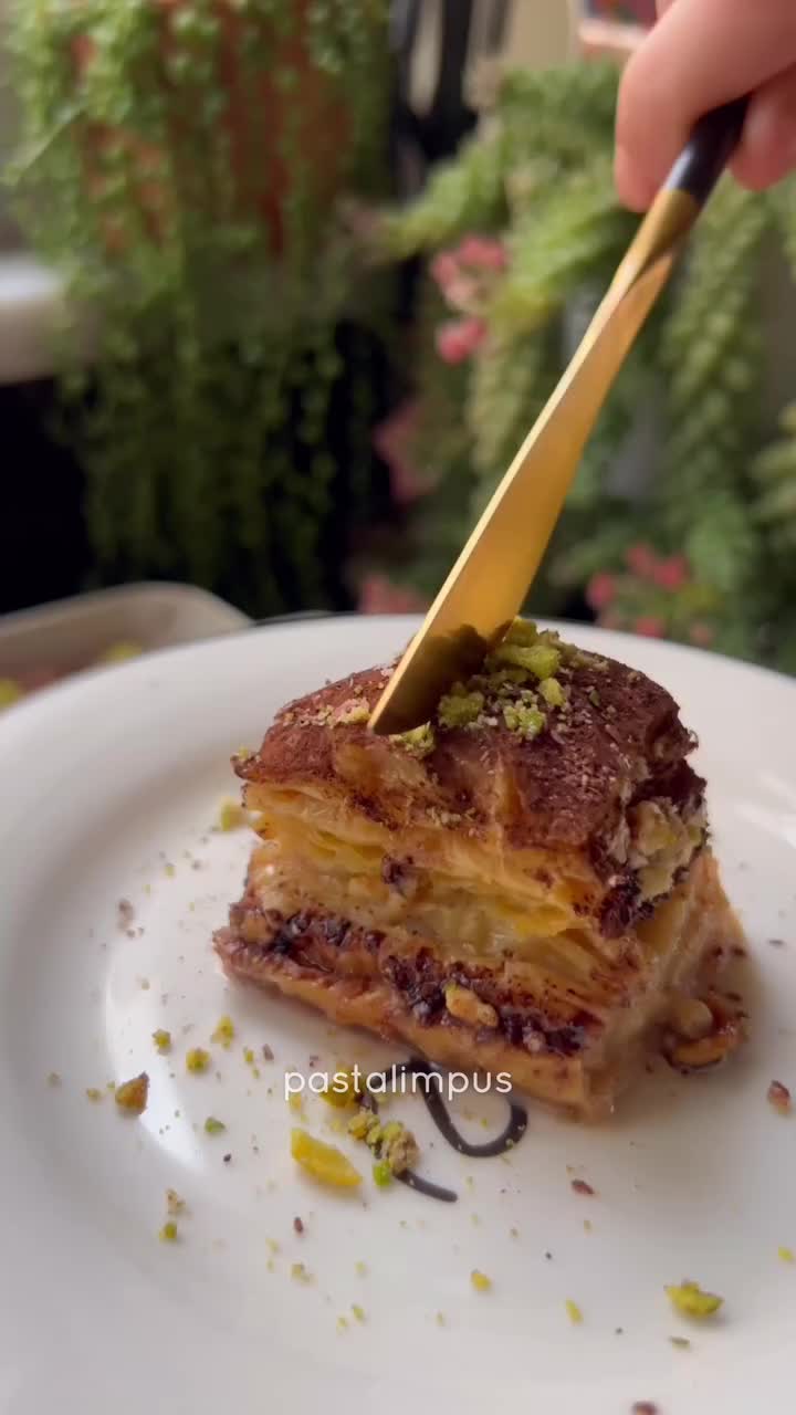 Cold Baklava with Creamy Syrup