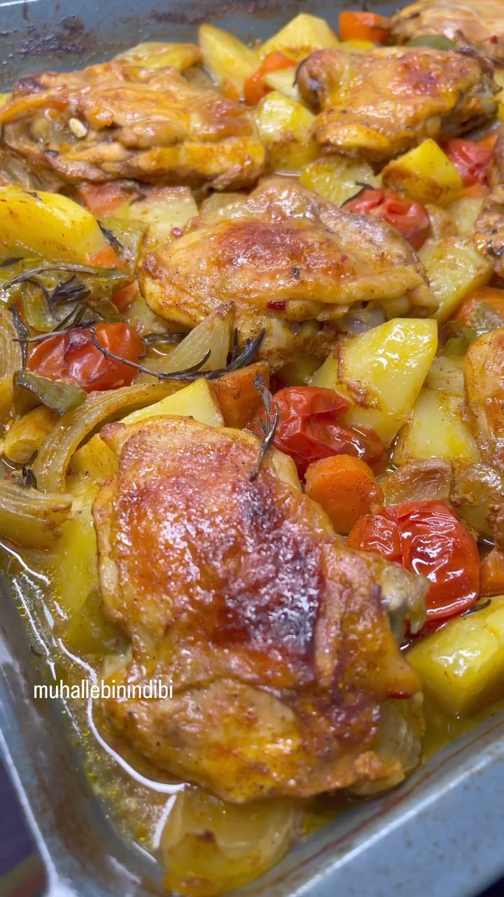 Baked Chicken with Vegetables and Sauce