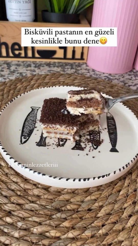 Easy No-Bake Biscuit Layer Cake