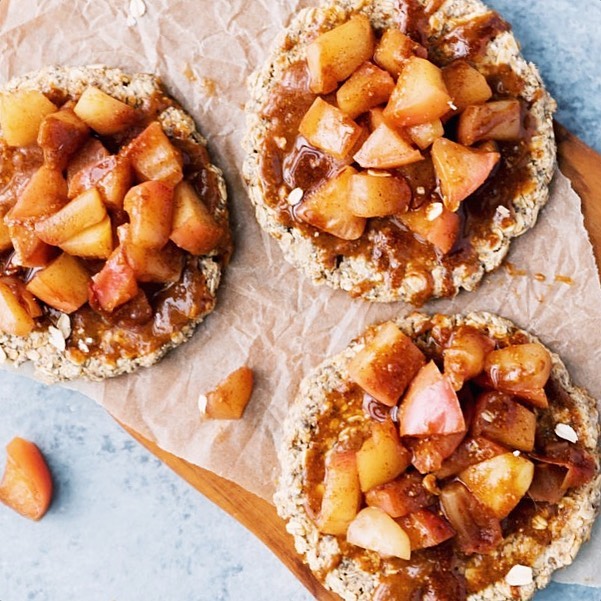 Caramel Apple Breakfast Pizzas