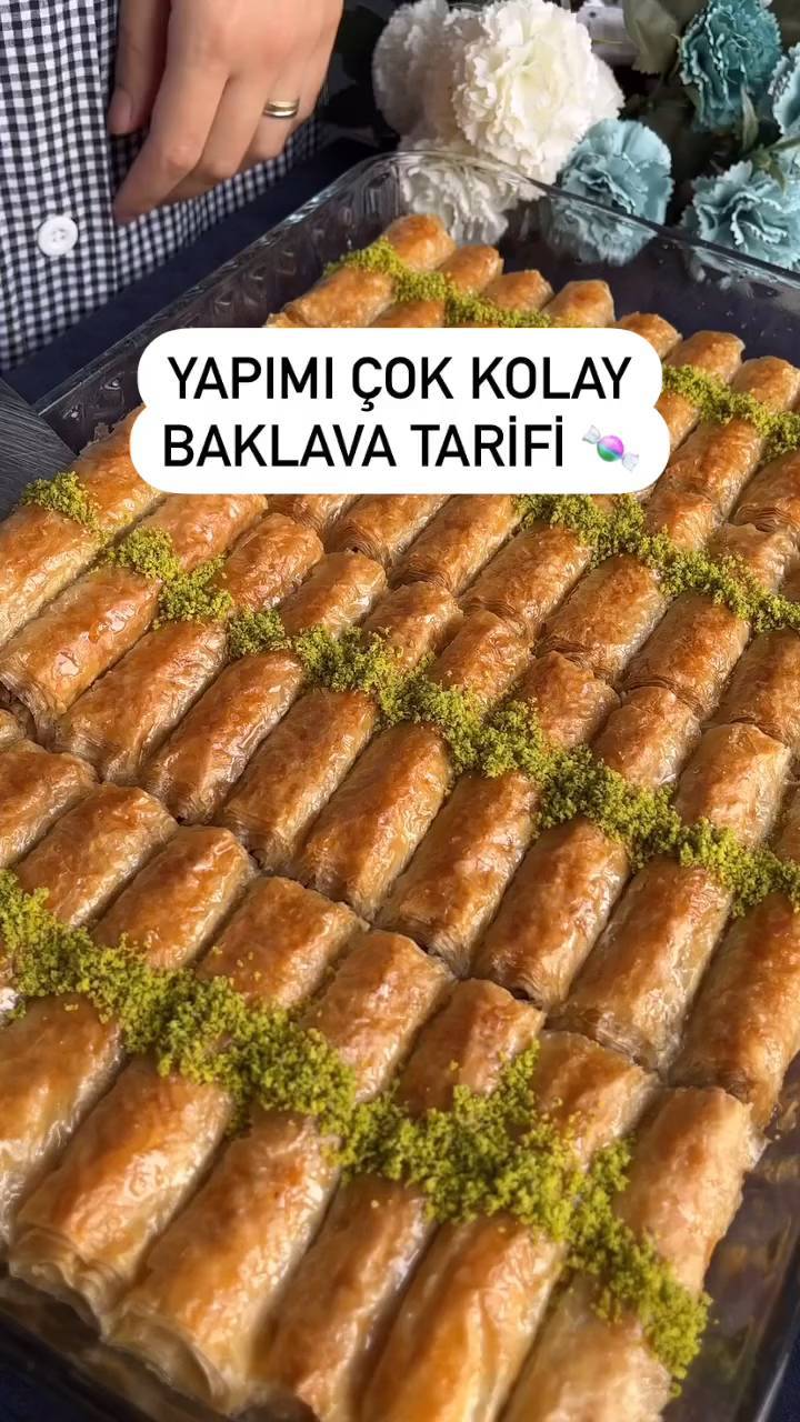 Rolled Baklava with Syrup and Nuts