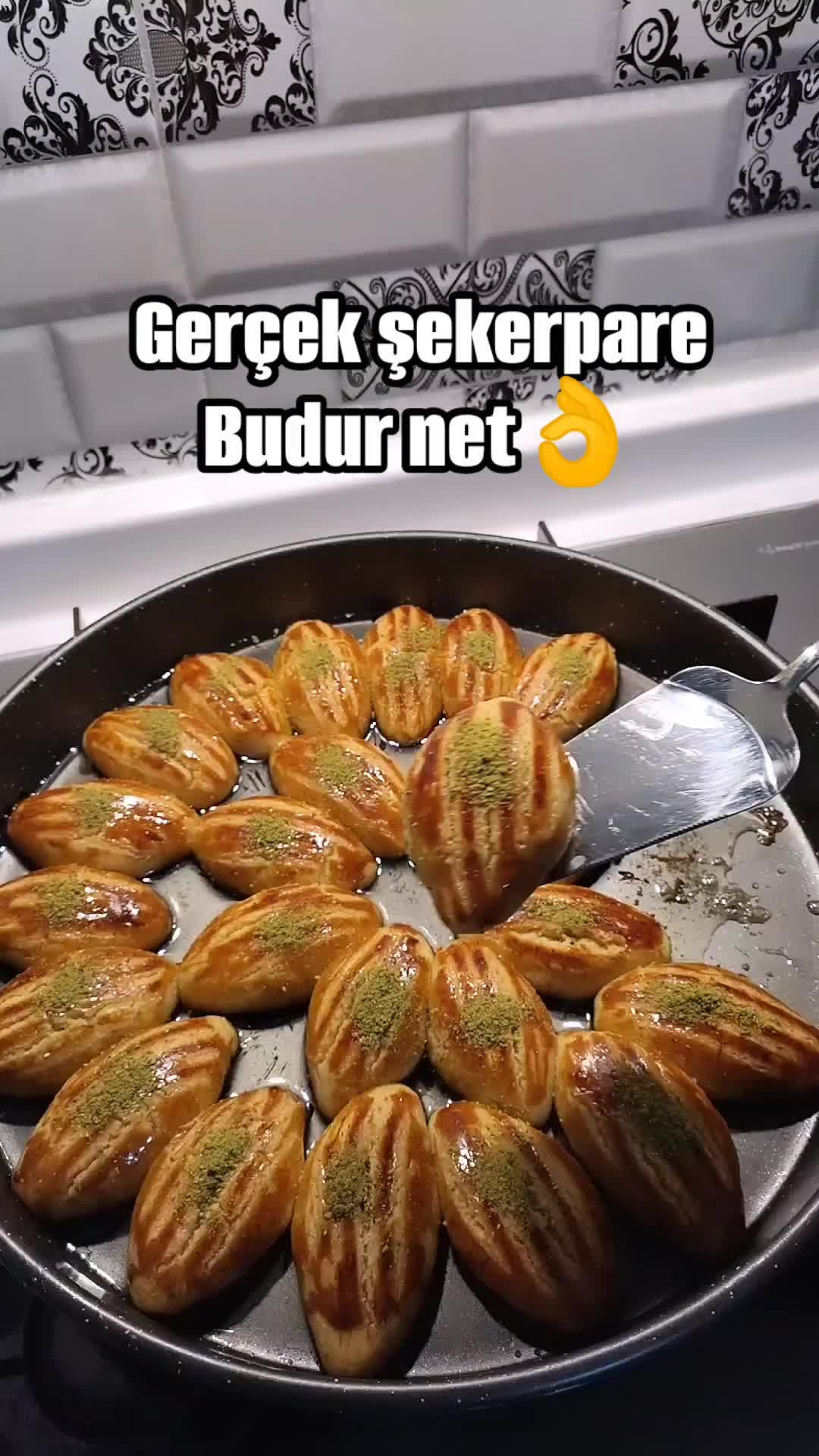 Crispy Turkish ŞEkerpare Pastry