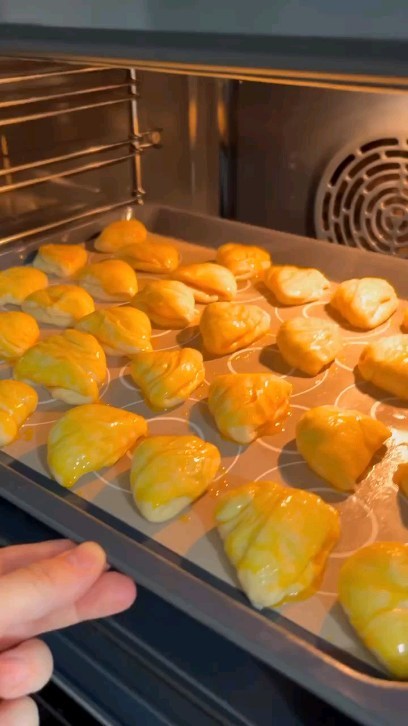 Buttery Layered Mussel Pastry
