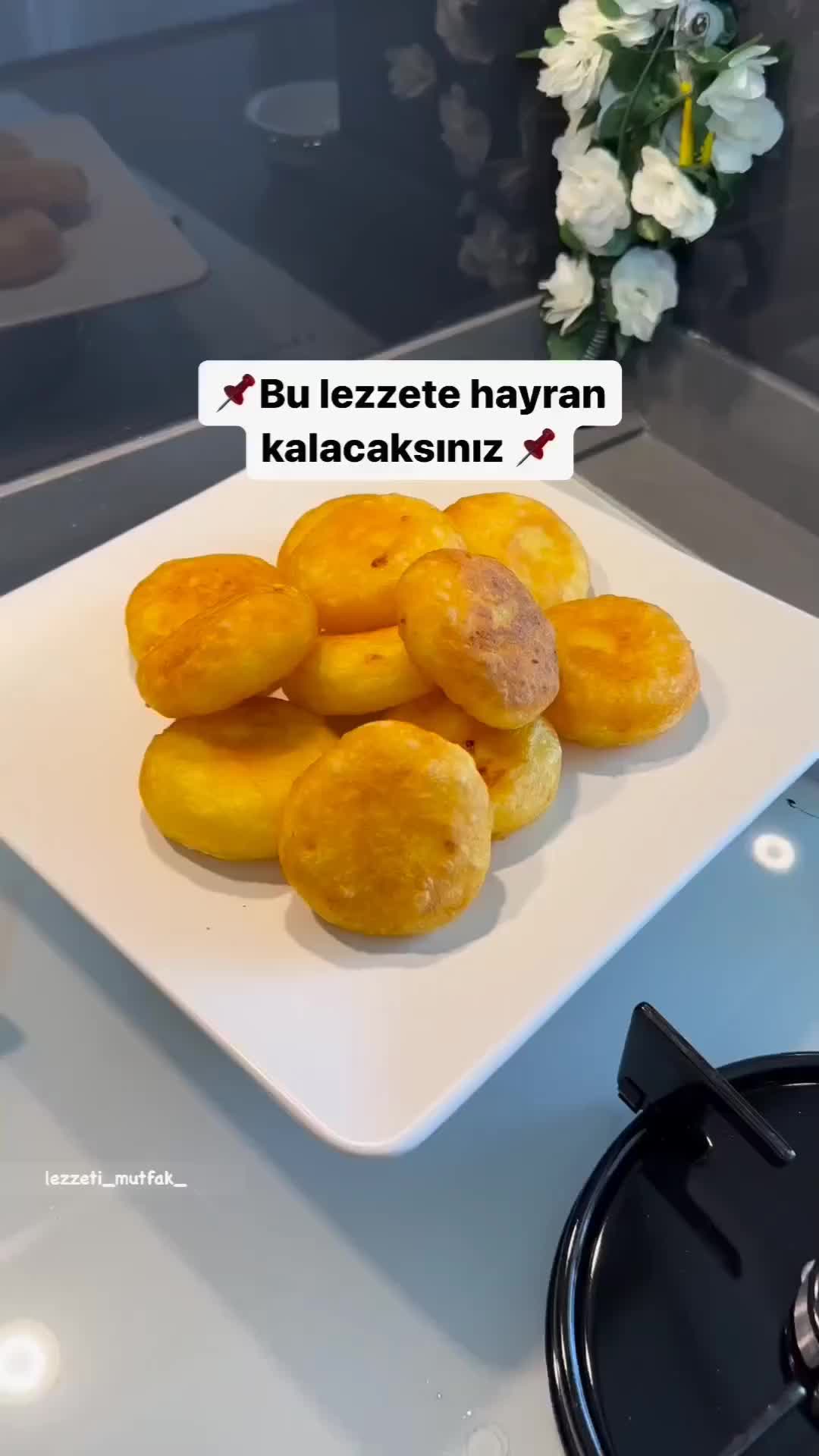 Fried Cheese-Stuffed Potato Balls