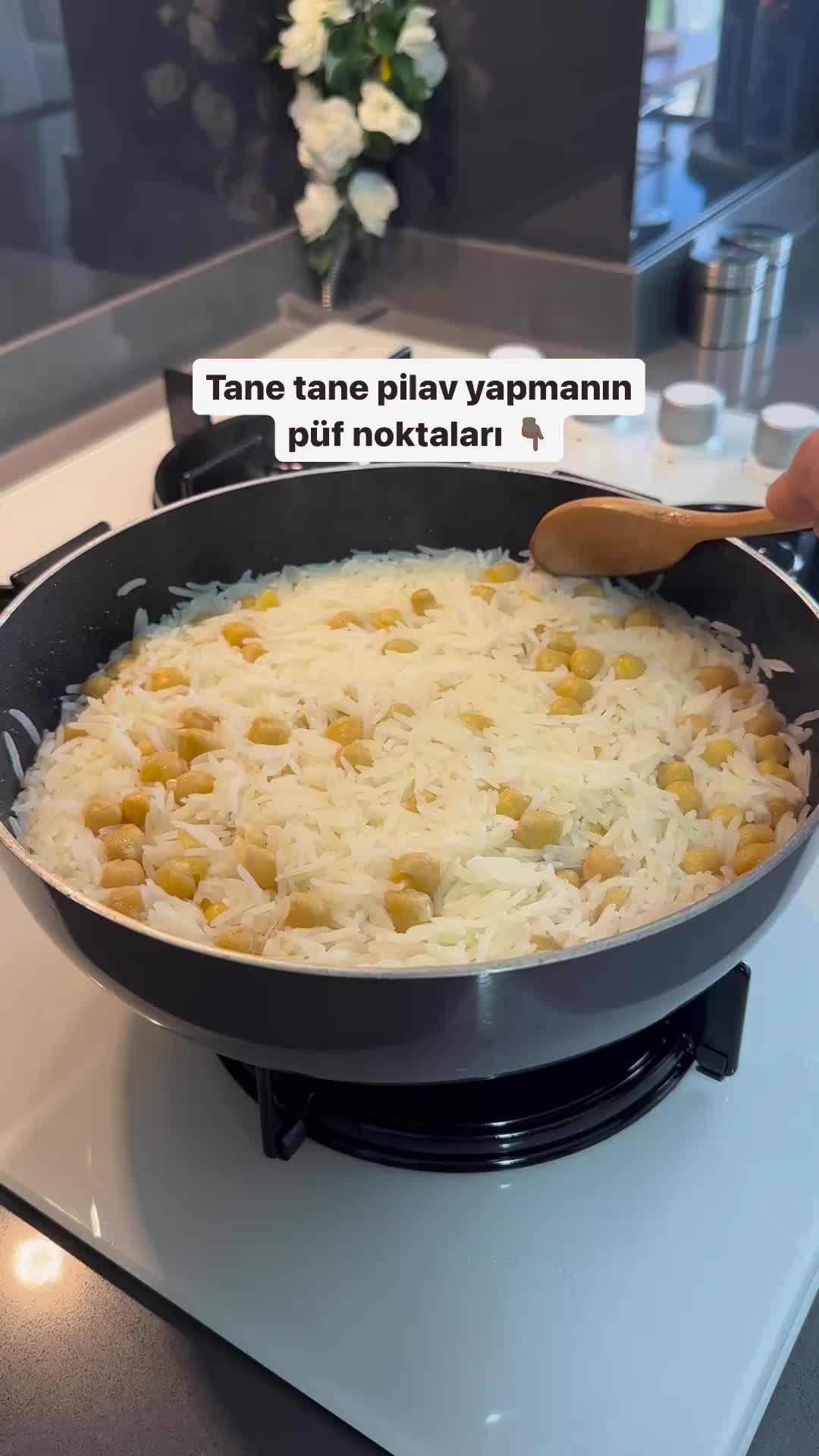Turkish Rice Pilaf with Chickpeas