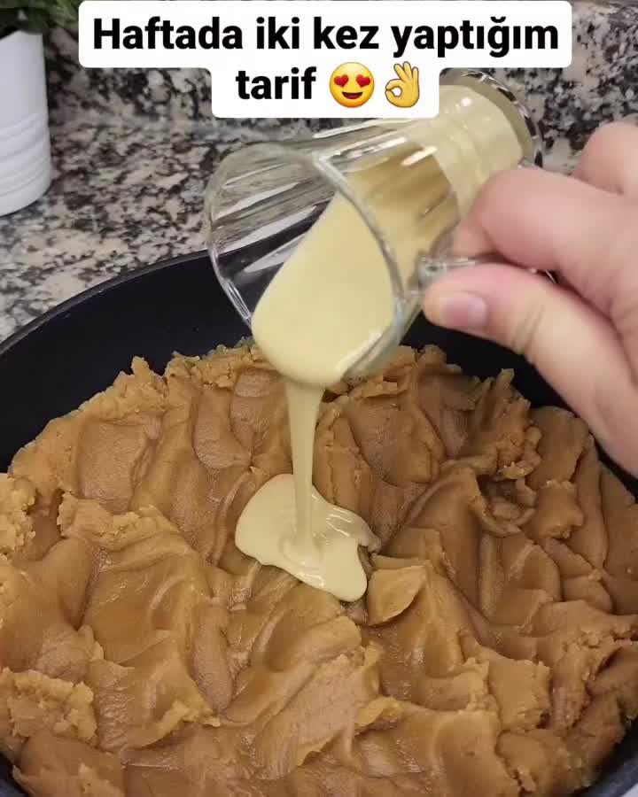 Traditional Turkish Halva with Flour and Tahini