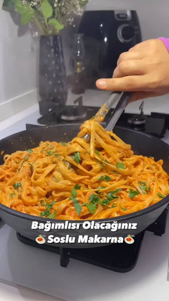 Addictive Creamy Tomato Pasta