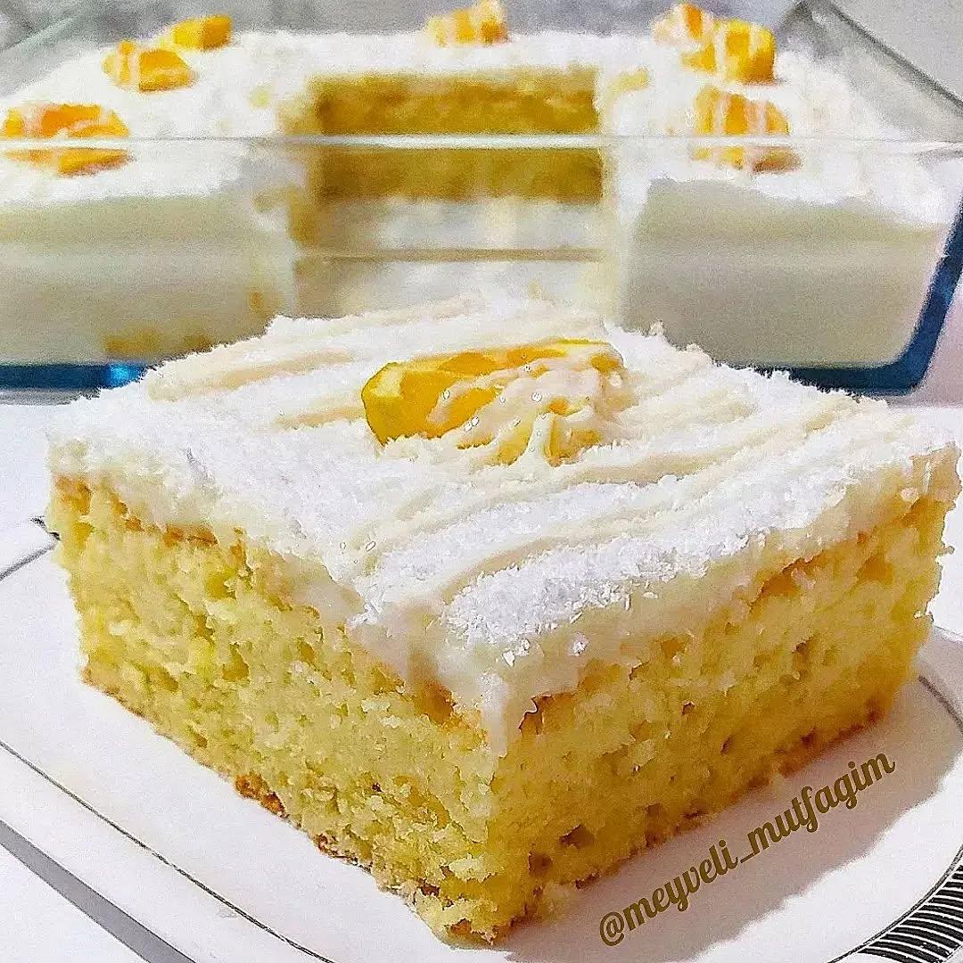 Mandarin Cake with Vanilla Cream