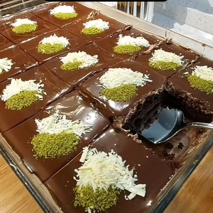 Easy Chocolate Ganache Tray Cake