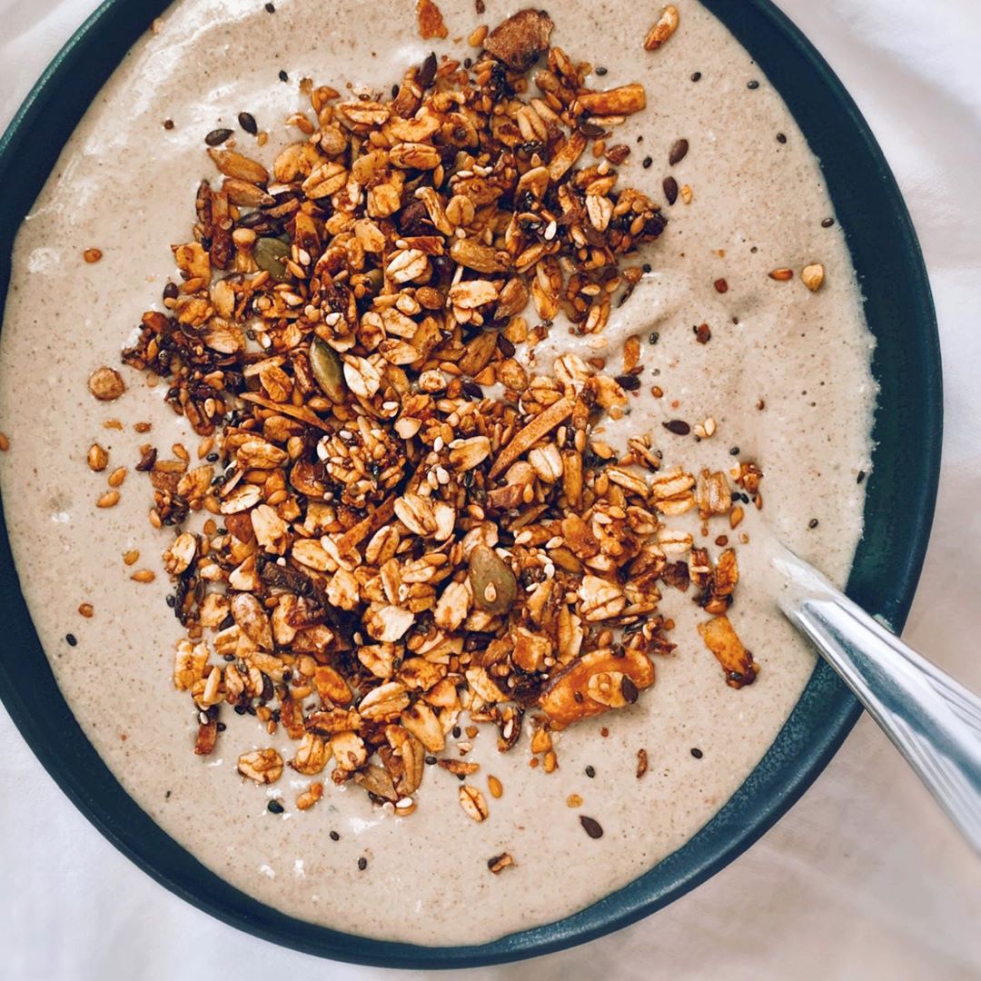 Peanut Butter Banana Vanilla Smoothie Bowl