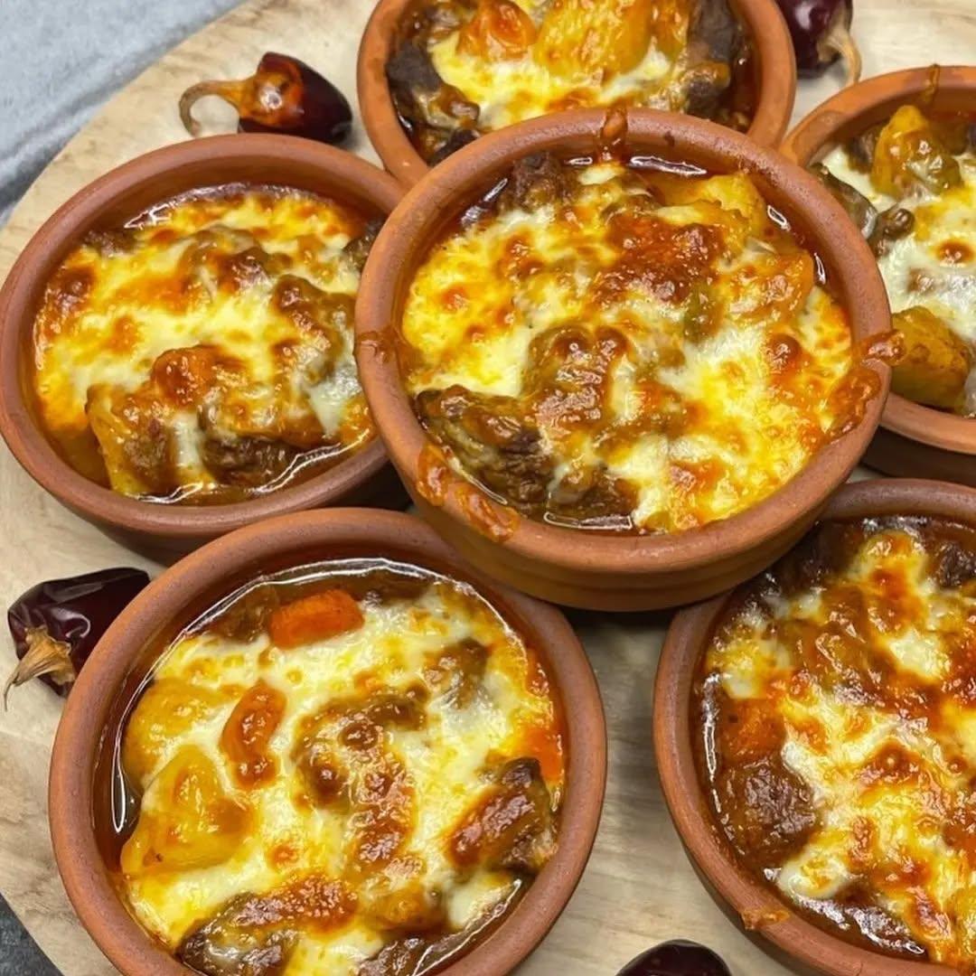 Cheese-Topped Turkish Tas Kebab