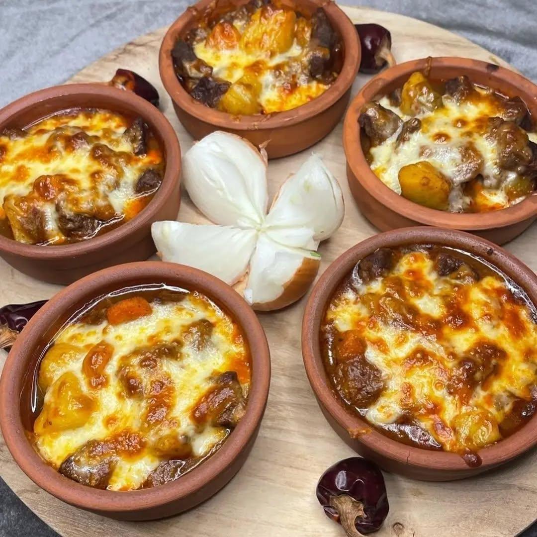 Cheese-Topped Turkish Tas Kebab