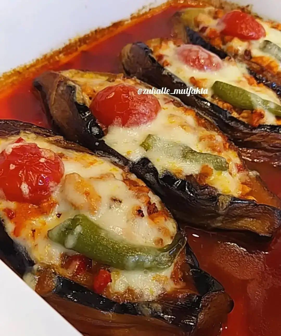 Baked Chicken-Stuffed Eggplant Dish