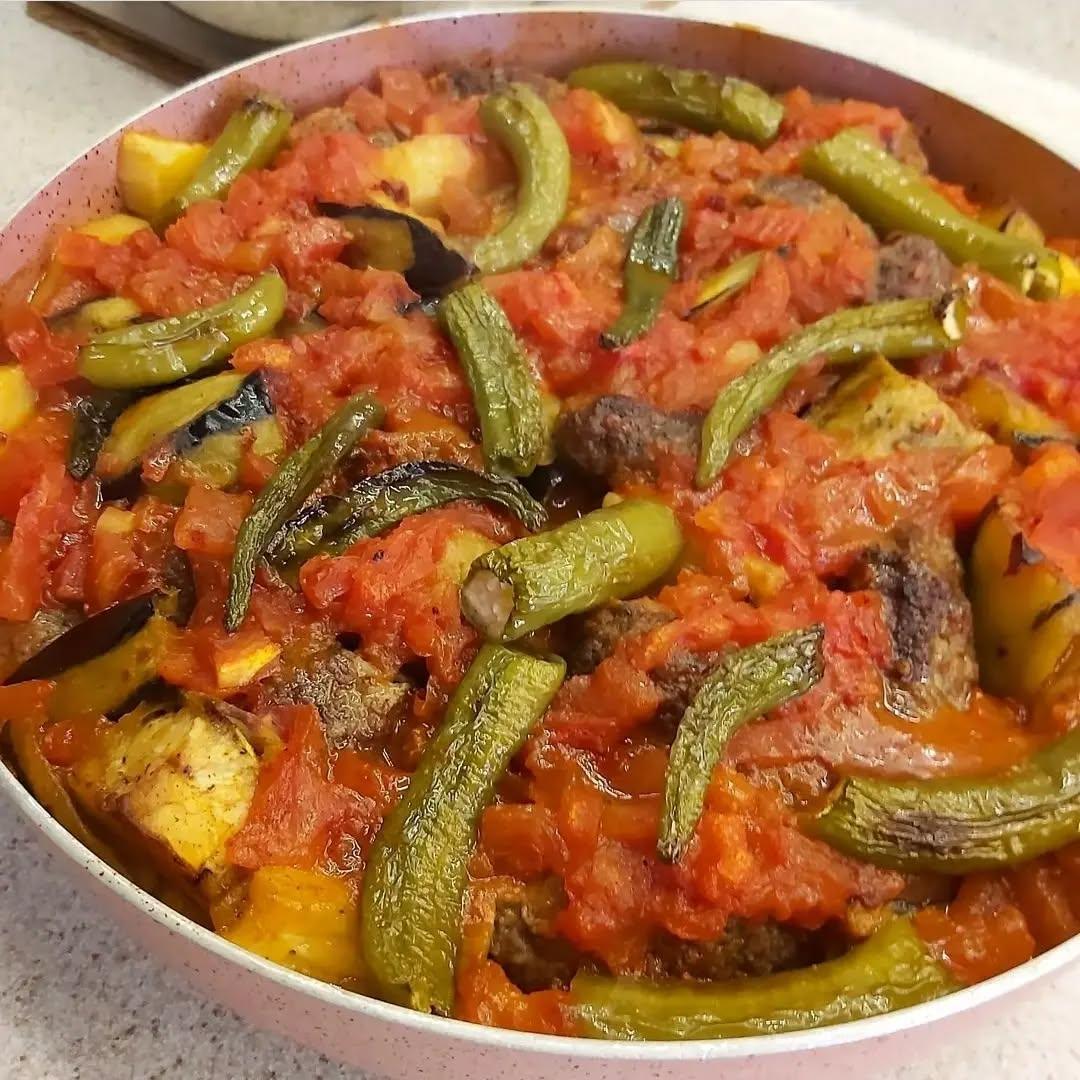 Baked Turkish Meatballs with Vegetables