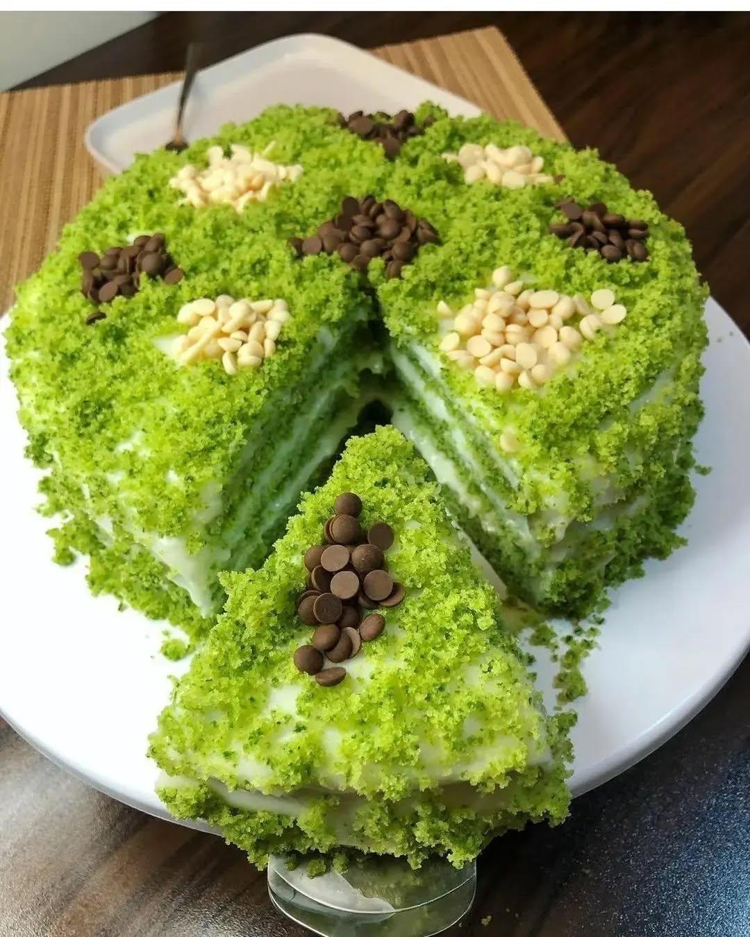Spinach Cake with Custard Filling