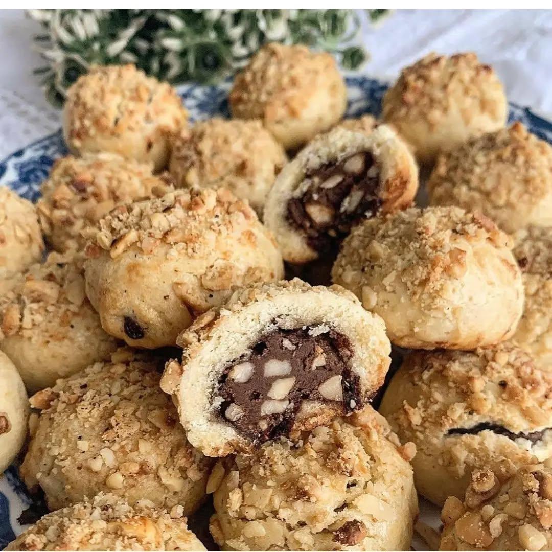 Surprise-Filled Cookies with Nuts
