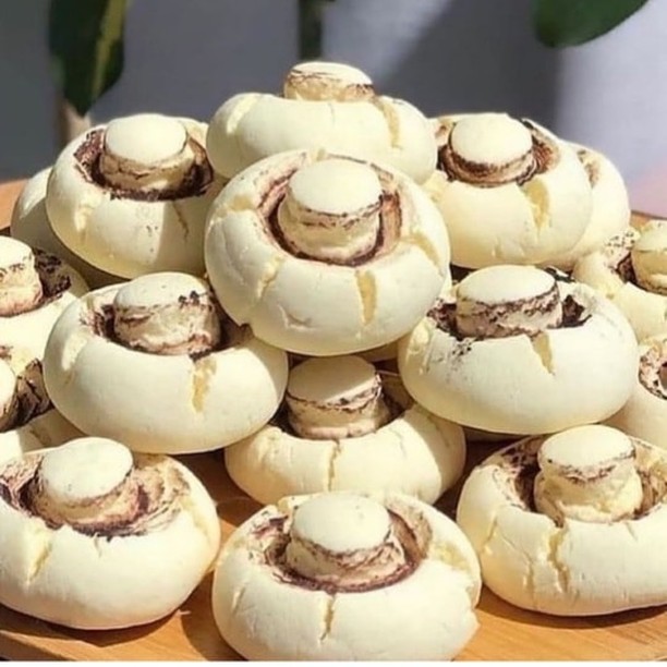 Cocoa-Topped Mushroom Shaped Cookies
