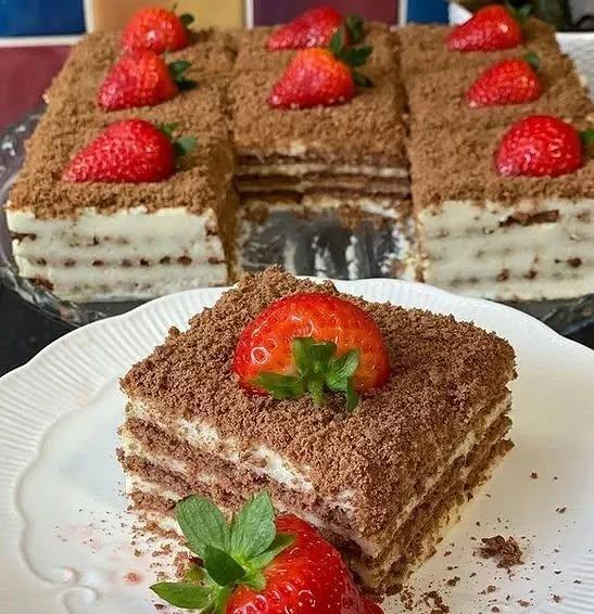 Layered Semolina Biscuit Pudding