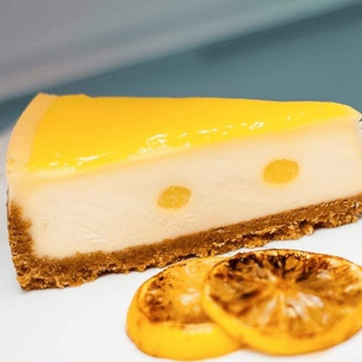 Baked Lemon Cheesecake with Sauce
