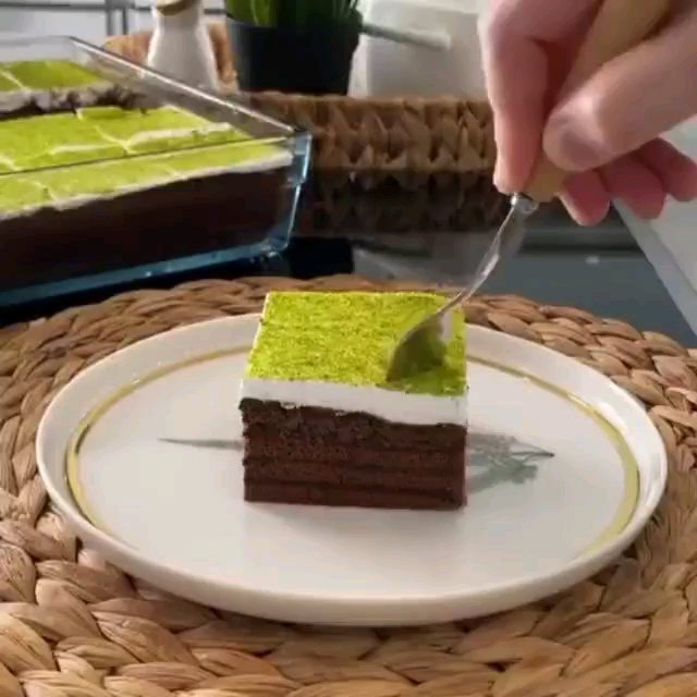 No-Bake Chocolate Biscuit Cake