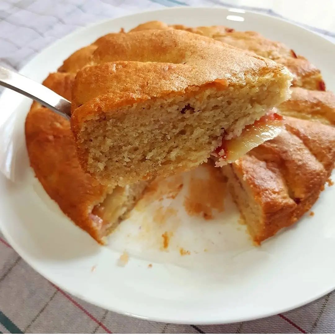 Plum and Cinnamon Cake