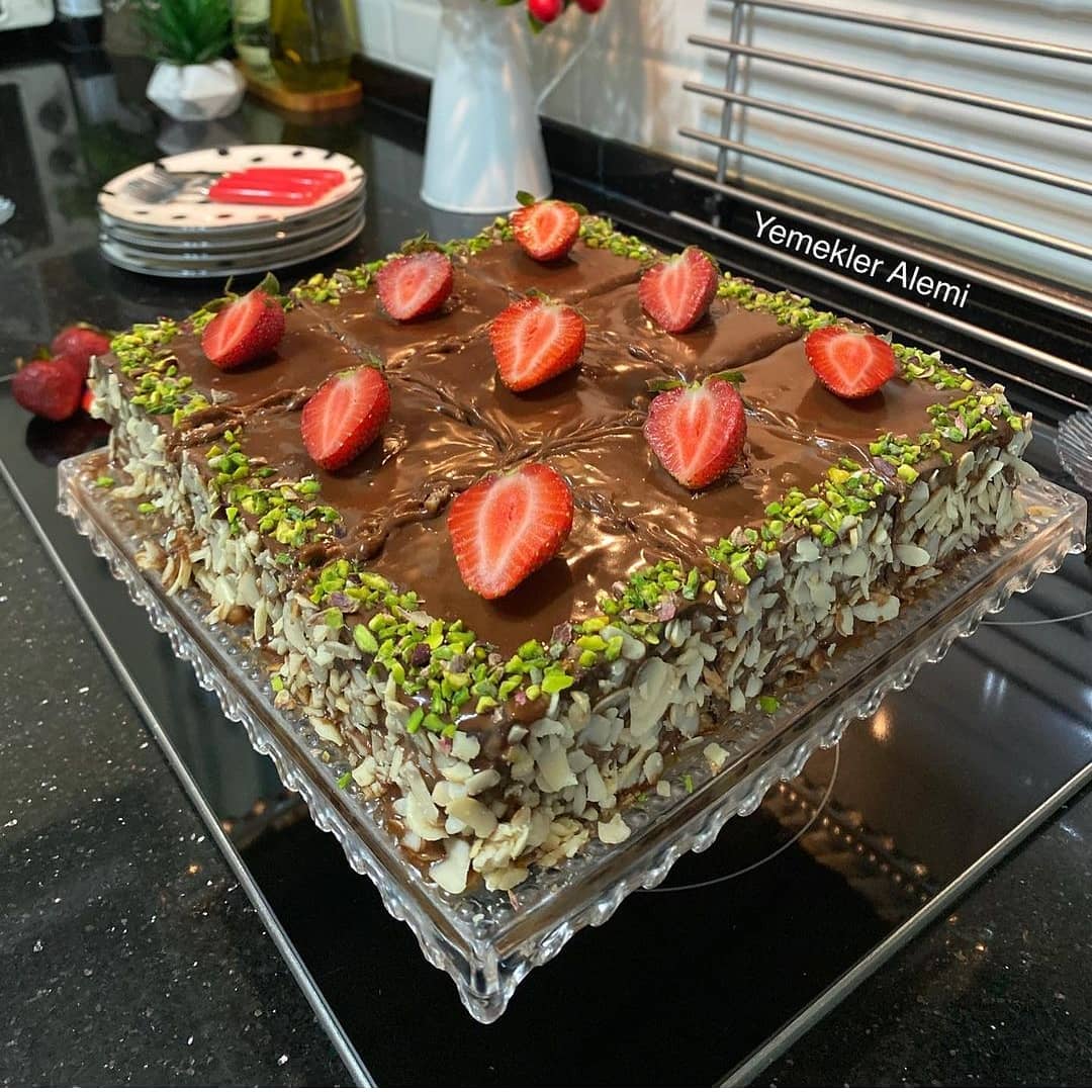 No-Bake Chocolate Biscuit Cake