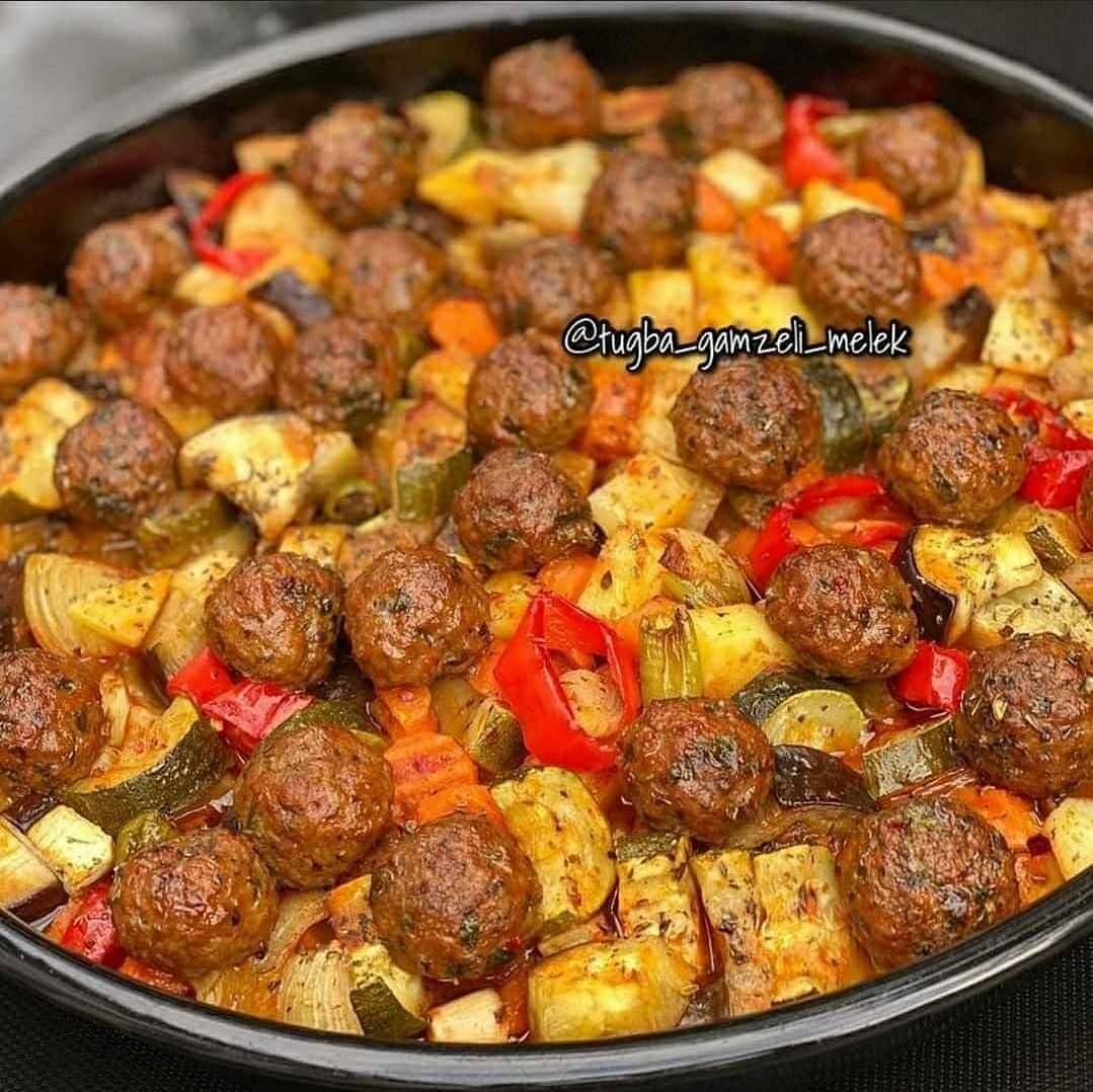 Oven-Baked Meatballs with Vegetables