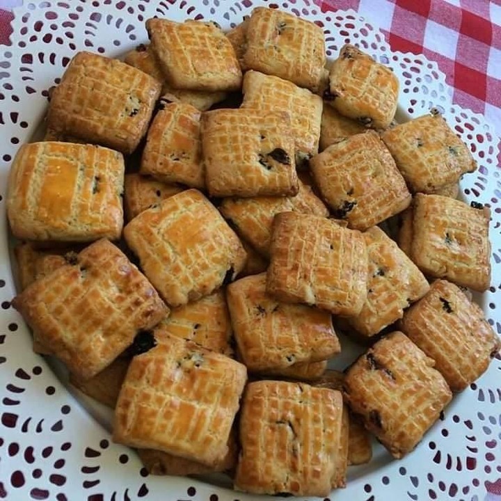 Raisin and Hazelnut Cookies