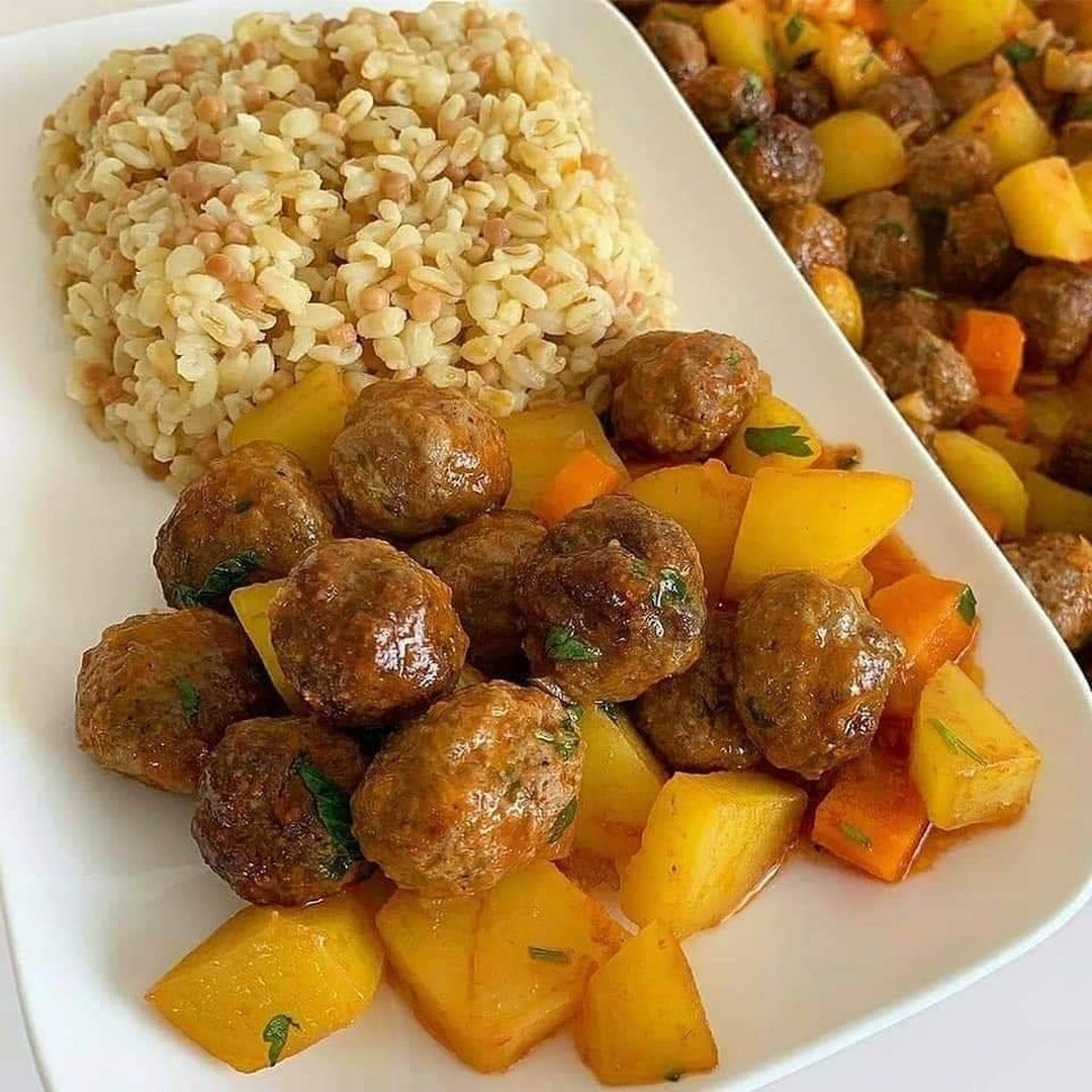 Oven-Baked Meatballs with Vegetables