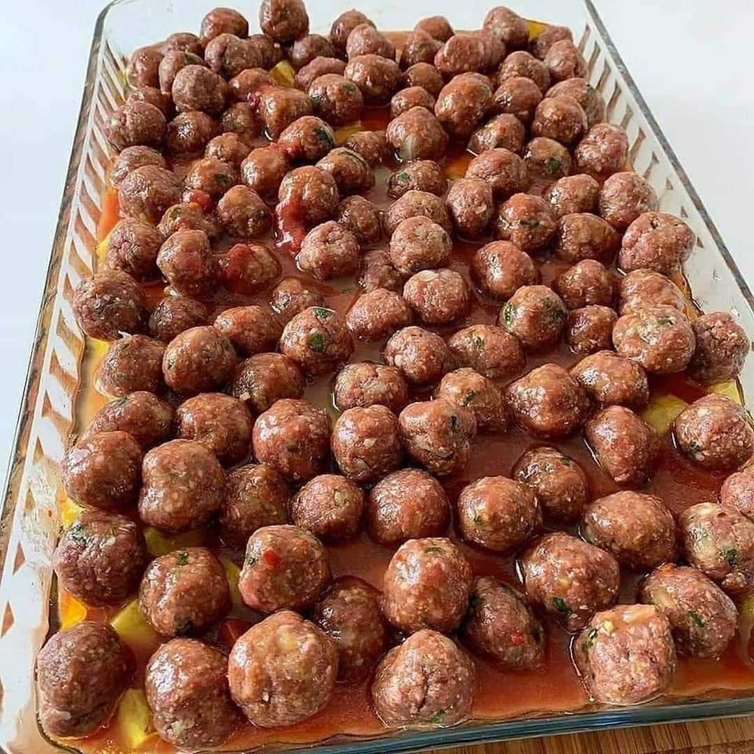 Oven-Baked Meatballs with Vegetables