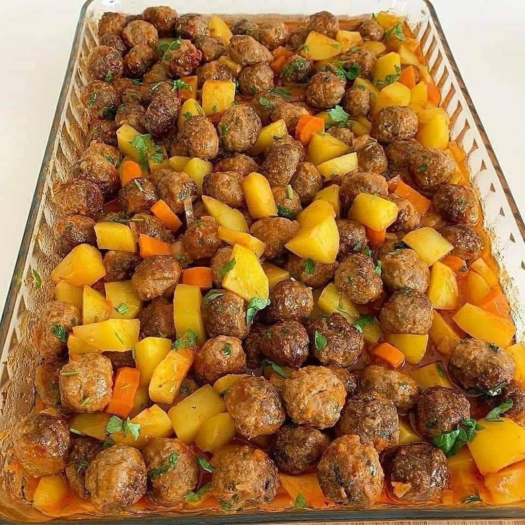 Oven-Baked Meatballs with Vegetables