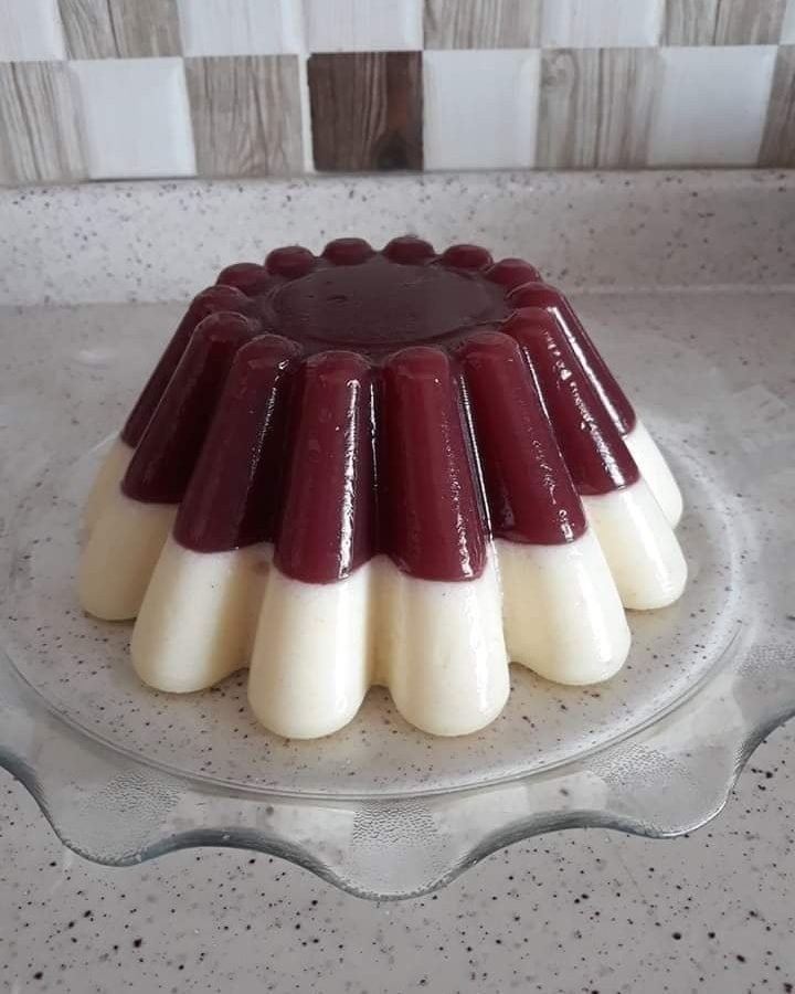 Cherry Semolina Pudding Crown