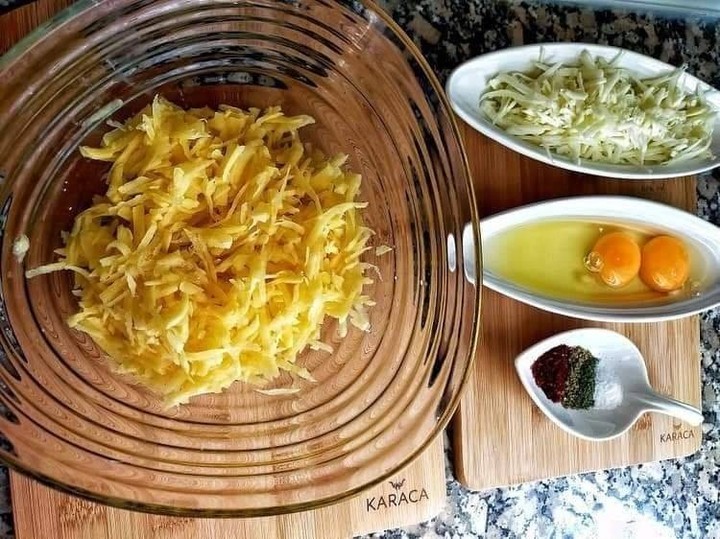 Skillet Eggs with Potatoes and Cheese