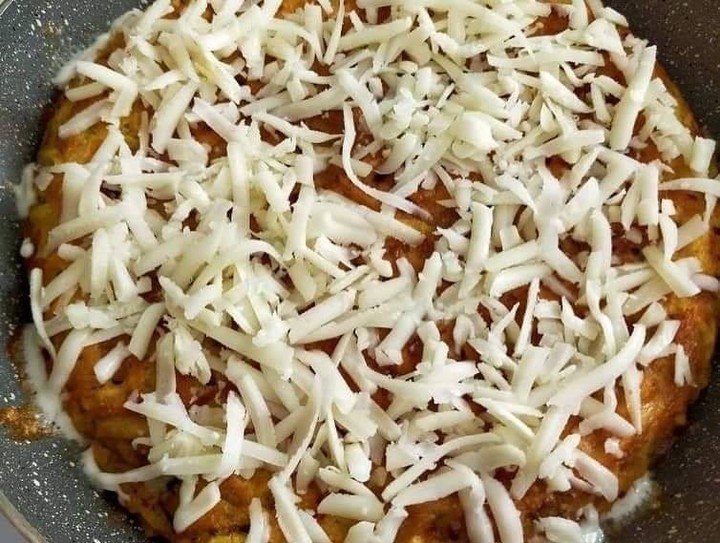 Skillet Eggs with Potatoes and Cheese