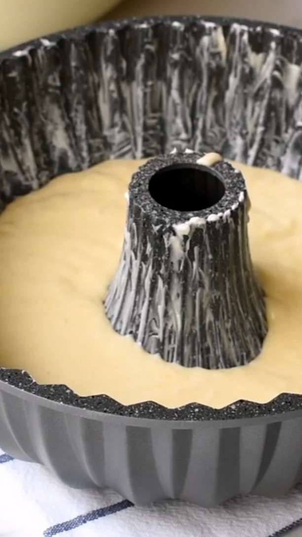 Cocoa Striped Sponge Cake
