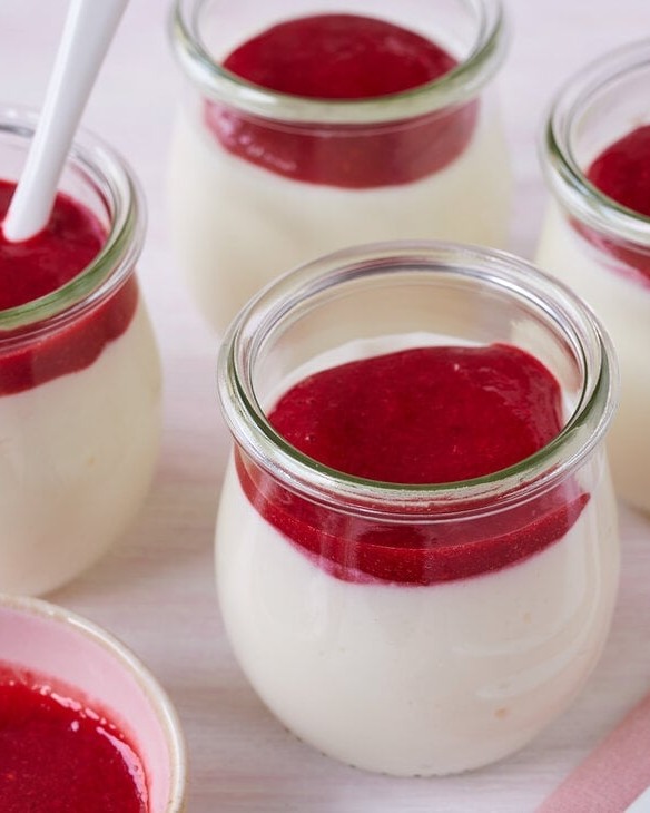 Refreshing Buttermilk Cream with Strawberry Topping
