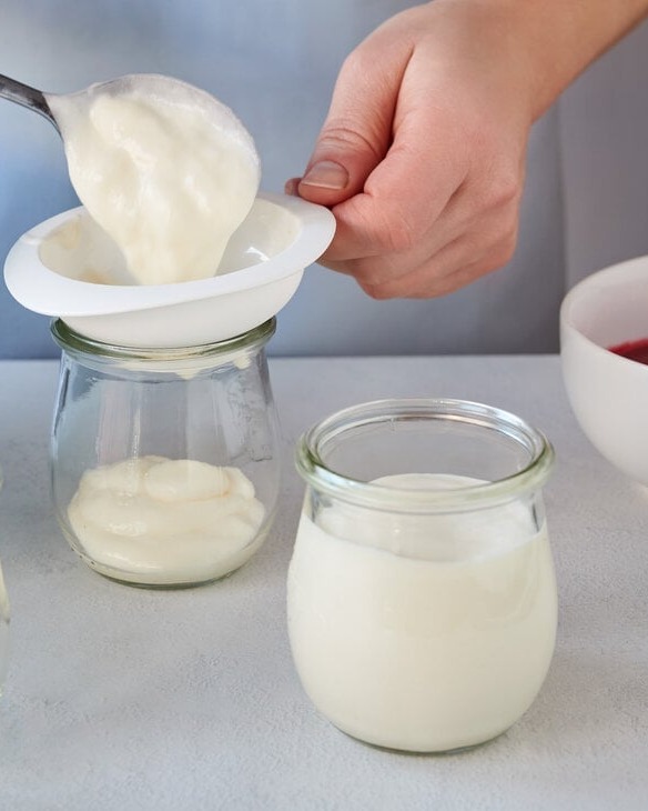 Refreshing Buttermilk Cream with Strawberry Topping