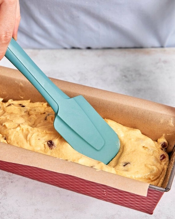 Simple Butter Raisin Cake in a Loaf Pan