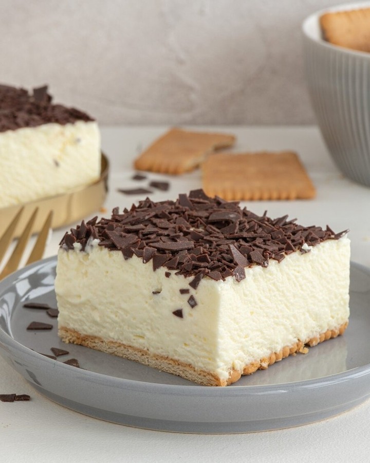 No-Bake Chocolate Mousse Cake with Cookie Crust