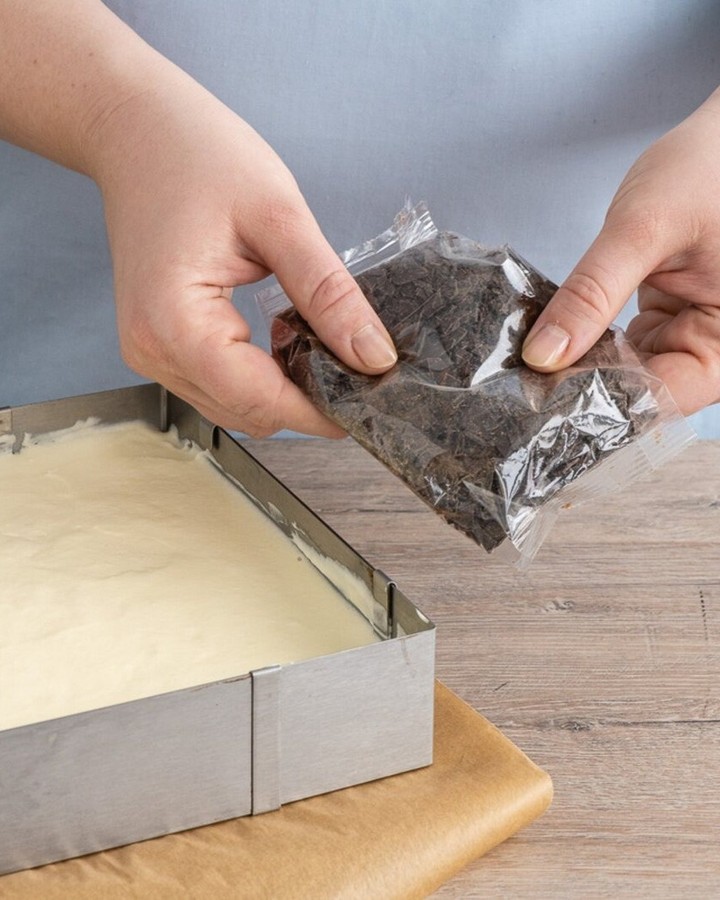 No-Bake Chocolate Mousse Cake with Cookie Crust