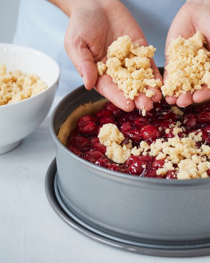 Cherry Shortcrust Cake with Streusel Topping