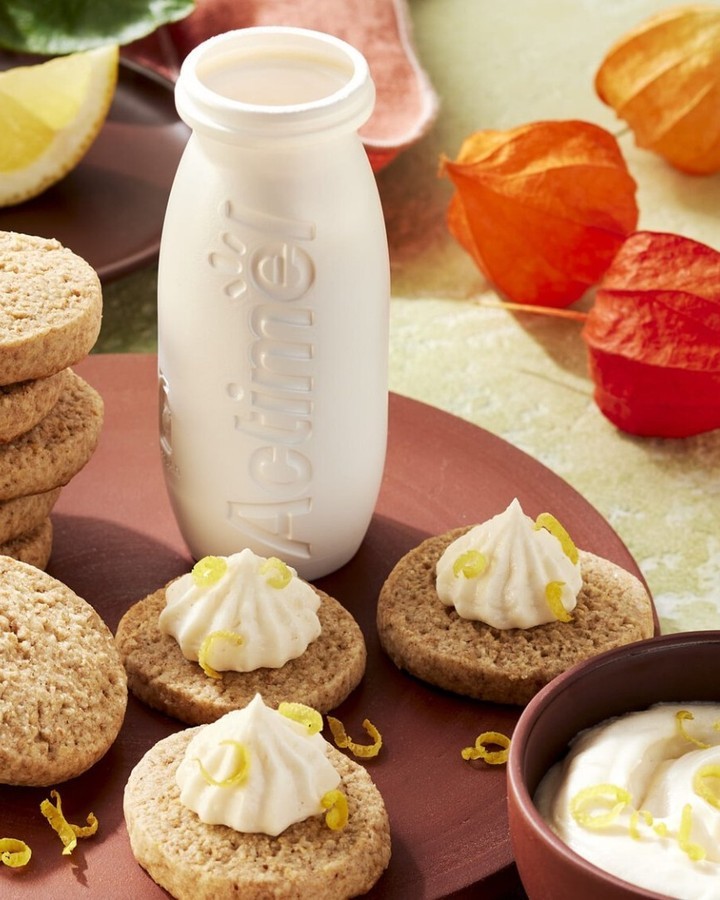 Lemon Oat Cookies with Actimel Topping