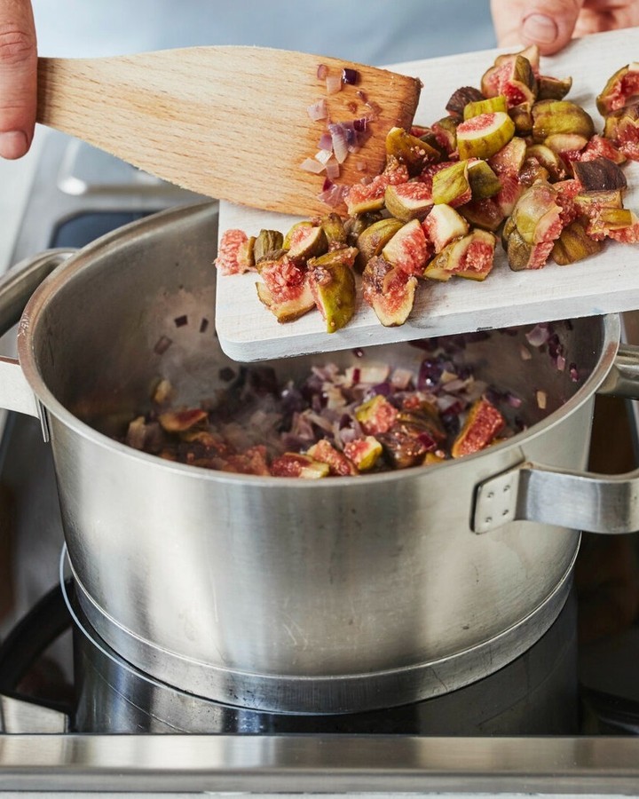 Easy Fig Chutney with Red Wine and Onions