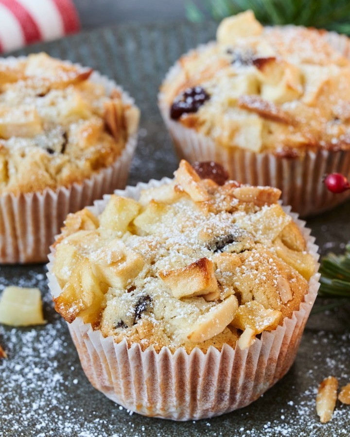 Juicy Baked Apple Muffins with Raisins and Almonds