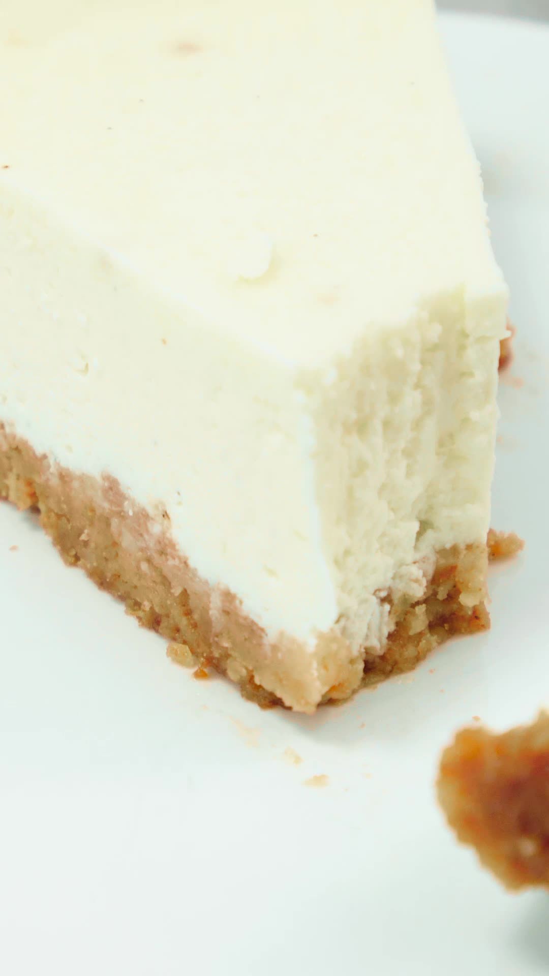 Creamy New York Cheesecake with Crust