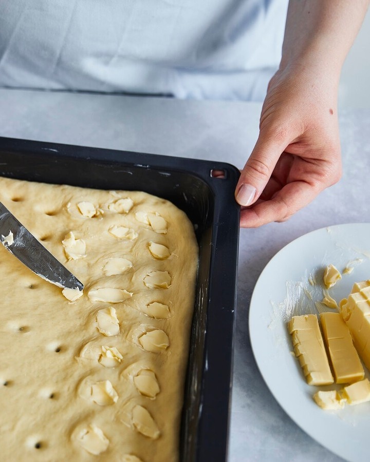 Grandma's Butter Cake with Almonds
